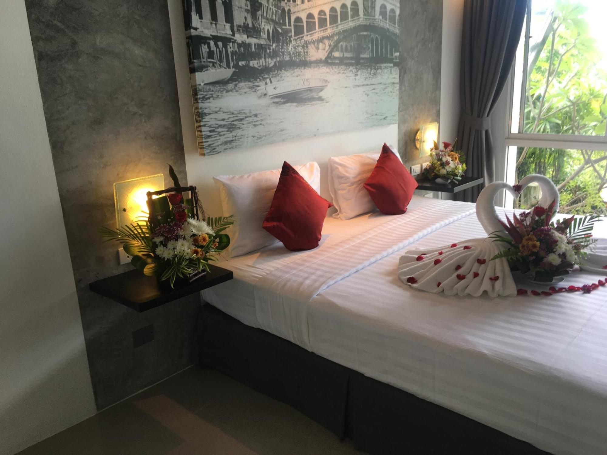 The Front Hotel And Apartments Patong Room photo