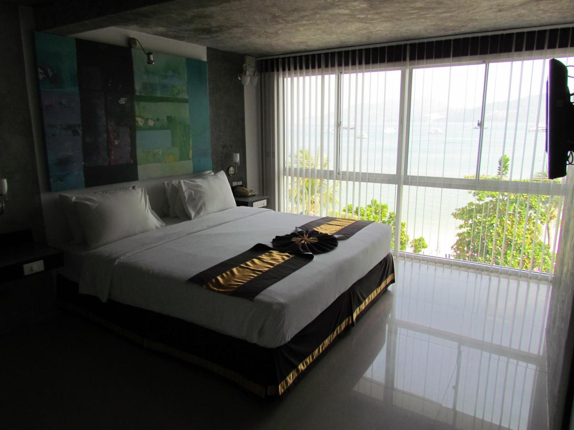 The Front Hotel And Apartments Patong Room photo